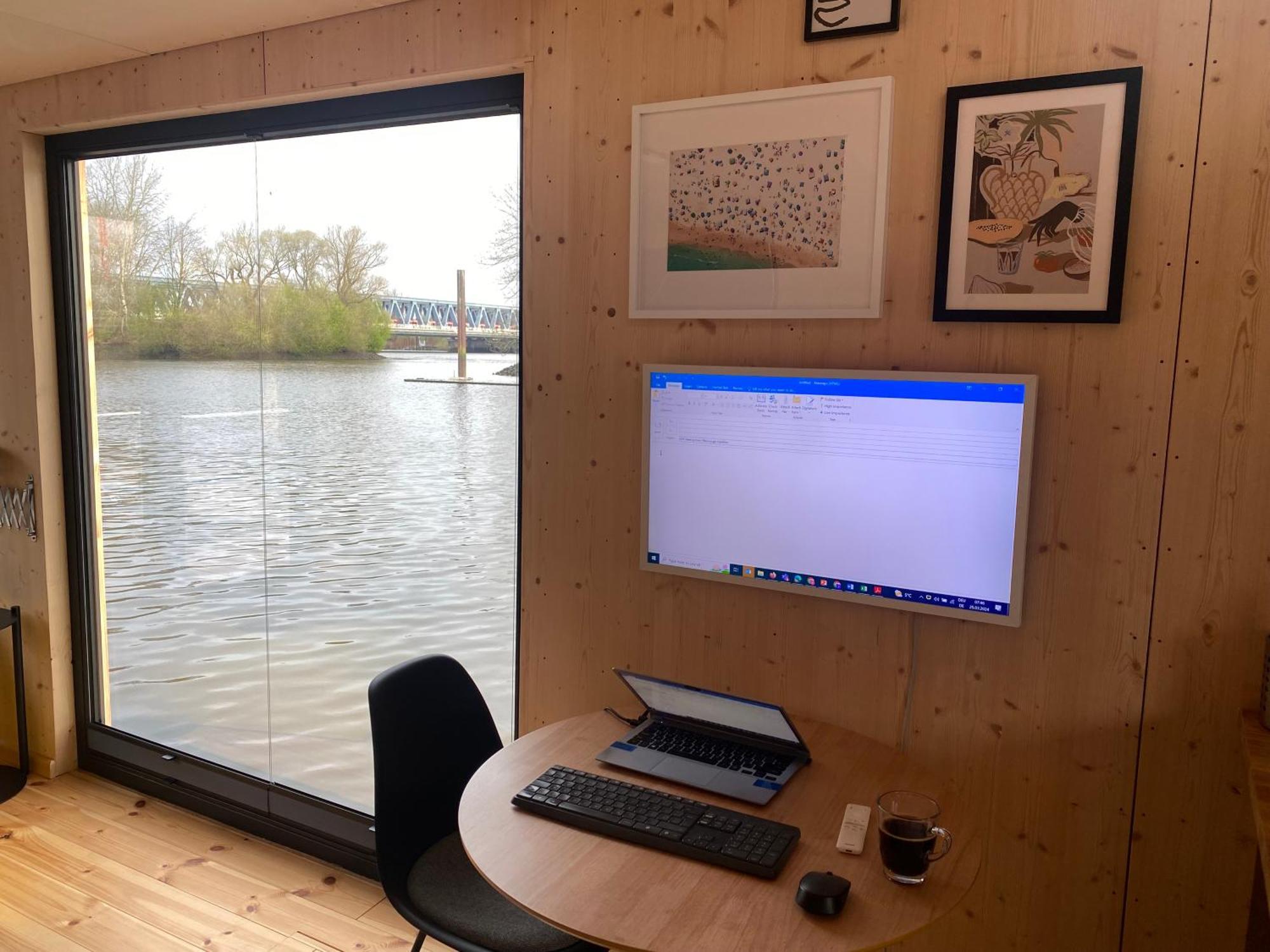 Hausboot Off Im Diamantgraben An Der Elbe Hamborg