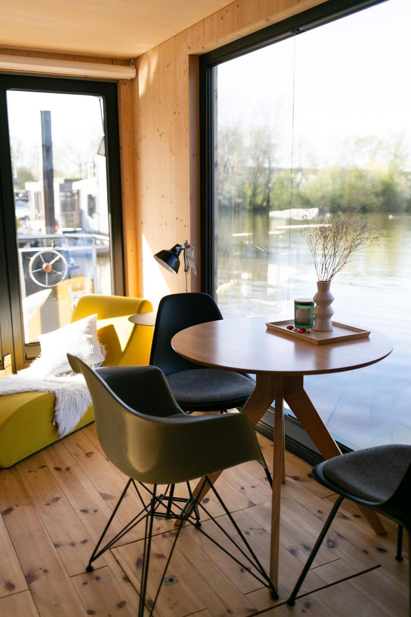 Bådhotel Hausboot Off Im Diamantgraben An Der Elbe *